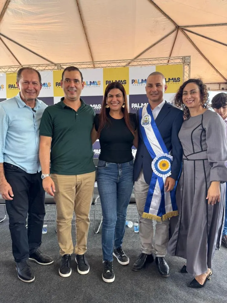 Vereador Pastor Manoel Bomfin prestigia posse do prefeito interino Pr Carlos Velozo