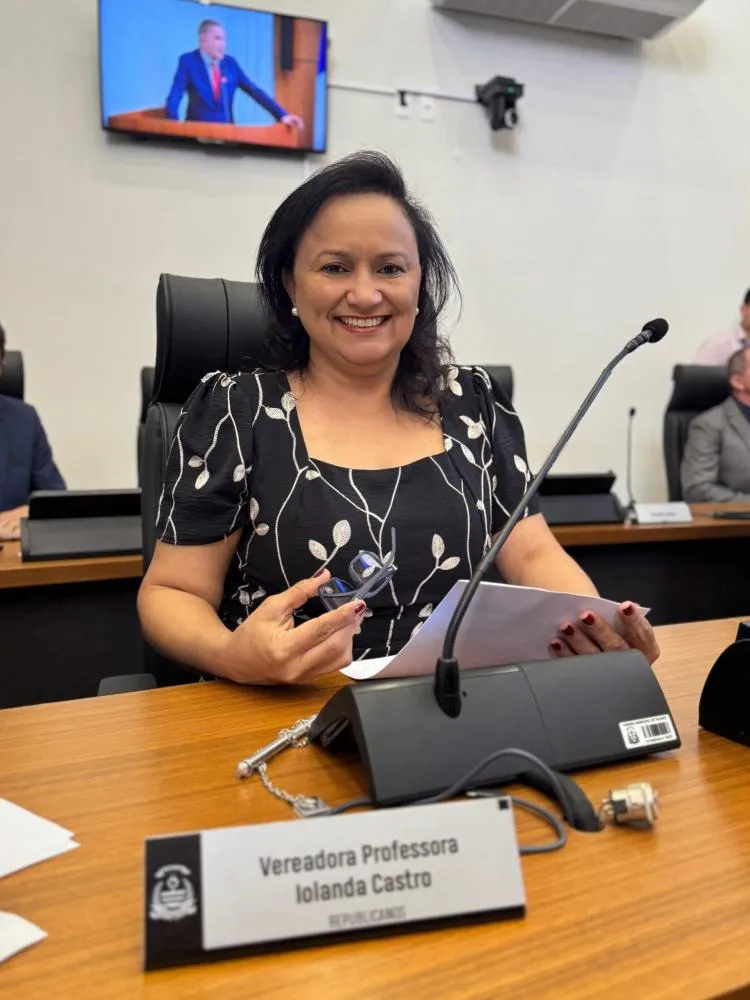 Professora Iolanda Castro propõe instalação de placas informativas nas paradas de ônibus da Capital